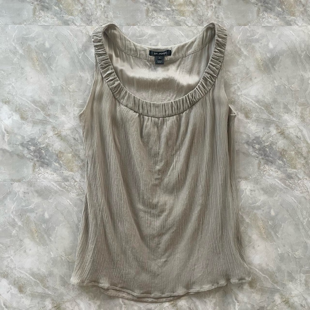 St John Taupe 100% Plisse Scoop Neck Sleeveless Top Side Zipper Closure